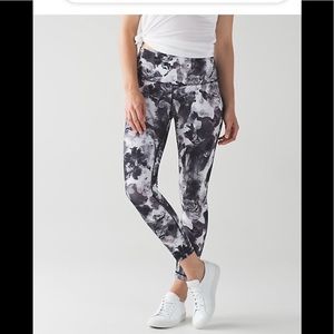 SOLD!Lululemon Wunder Under Black Dusty Rose Leggings (6)